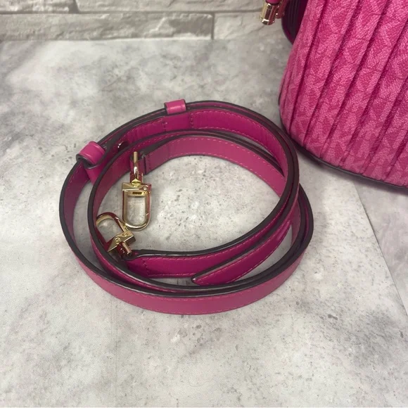 Michael Kors Pink Willa Pleated Bucket Bag + Pouch & Matching Wallet Wild Berry - Picture 4 of 13